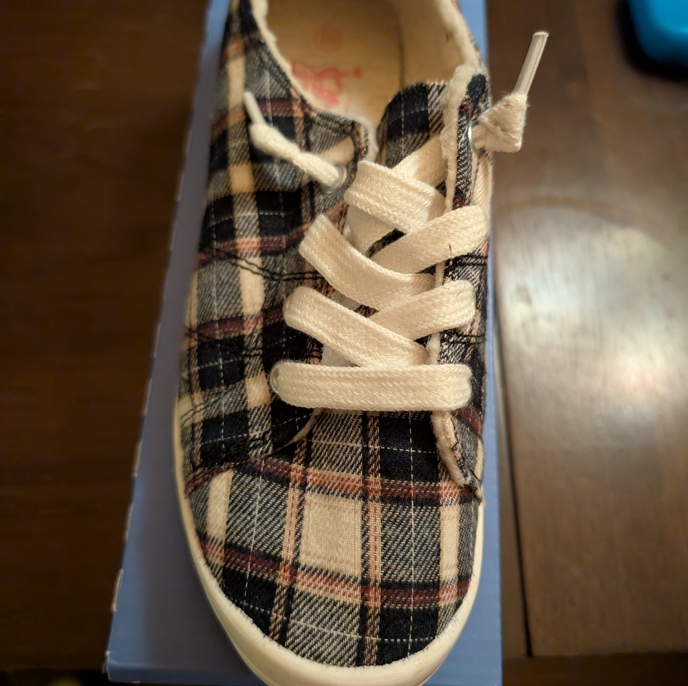 New In Box Jellypop Karl Sneakers, Shoes, Navy Multi, Size 8, Lined With Sherpa